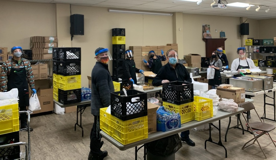 UPDATE: Smitty's helping feed the hungry with over 700 chicken dinners - CHVNRadio: Southern Manitoba's hub for local and Christian news, and adult contemporary Christian programming. - Vimarsana News
