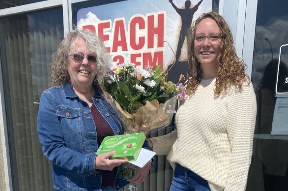 Congratulations to Donna Starkey our Moments with Mom winner - ReachFM: Peace Country's hub for local and Christian news, and adult contemporary Christian programming. - Vimarsana News