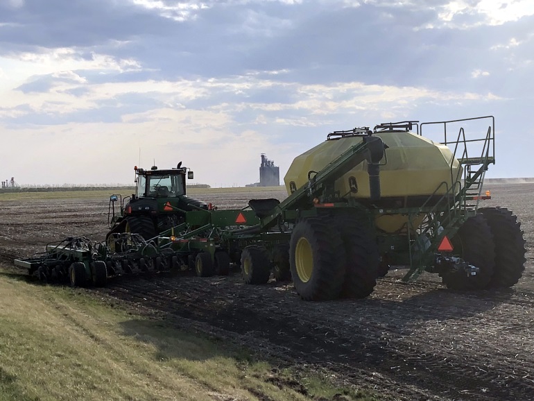 American Farmers Making Good Seeding Progress - CochraneNow: Cochrane ...