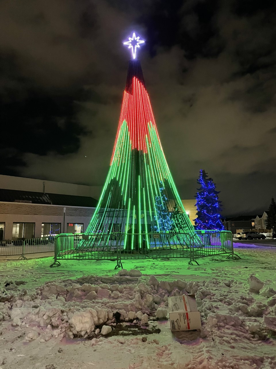 Hundreds of Winnipeg church members rally to host Christmas light event CHVNRadio Southern
