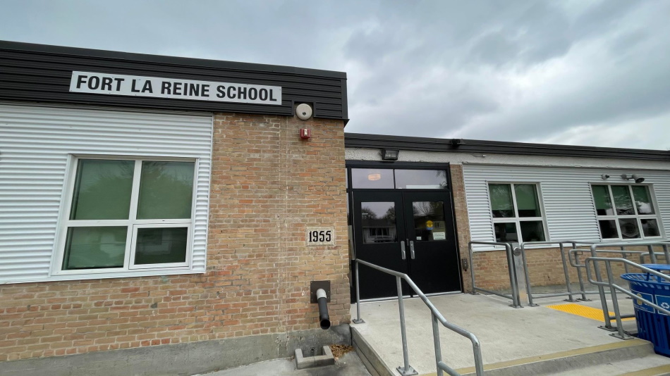 Students evacuated at Fort la Reine School after small fire