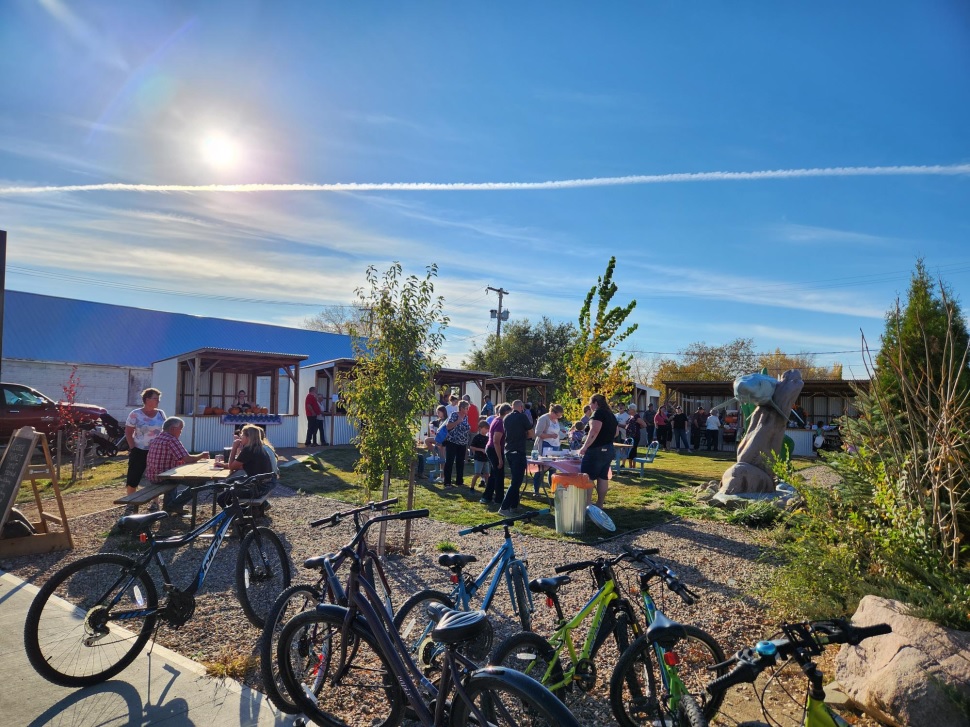 Fall Market flourishes in Leader during inaugural rendition ...