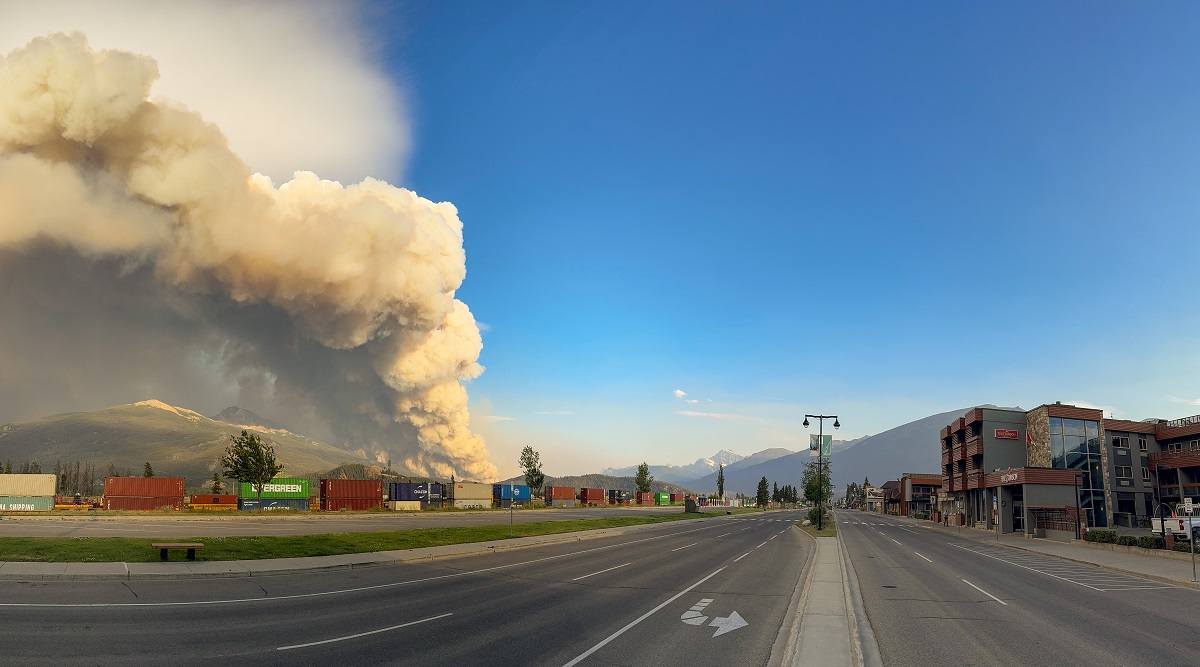 Jasper wildfire burns buildings, while poor air quality forces some