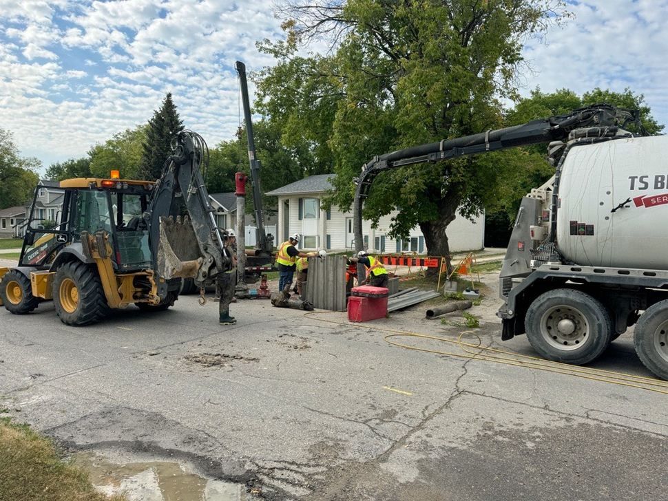 Damaged fire hydrant has crews repairing water main on First Street ...