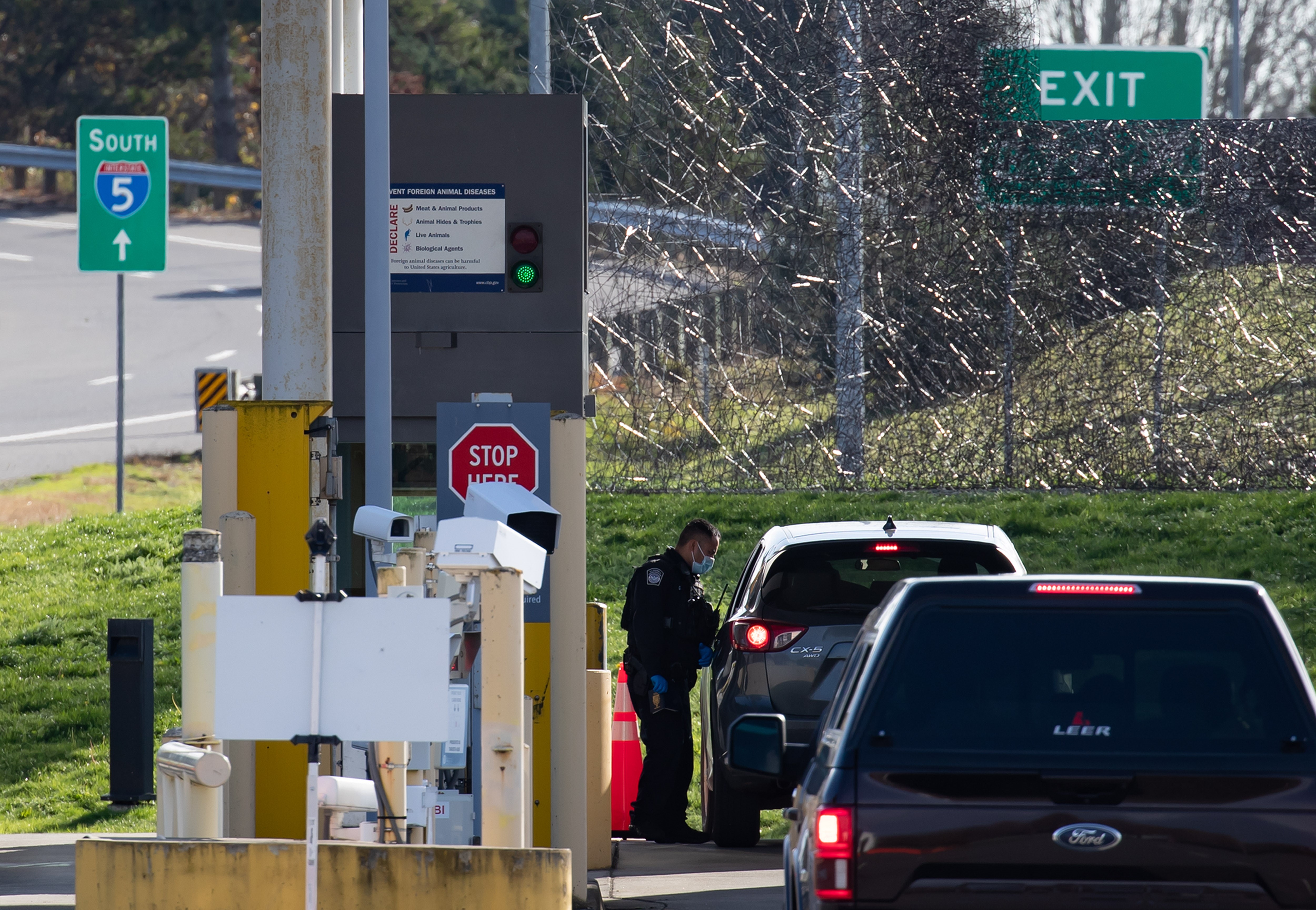 Homeland Security takes steps to tighten asylum rules at Canadian ...