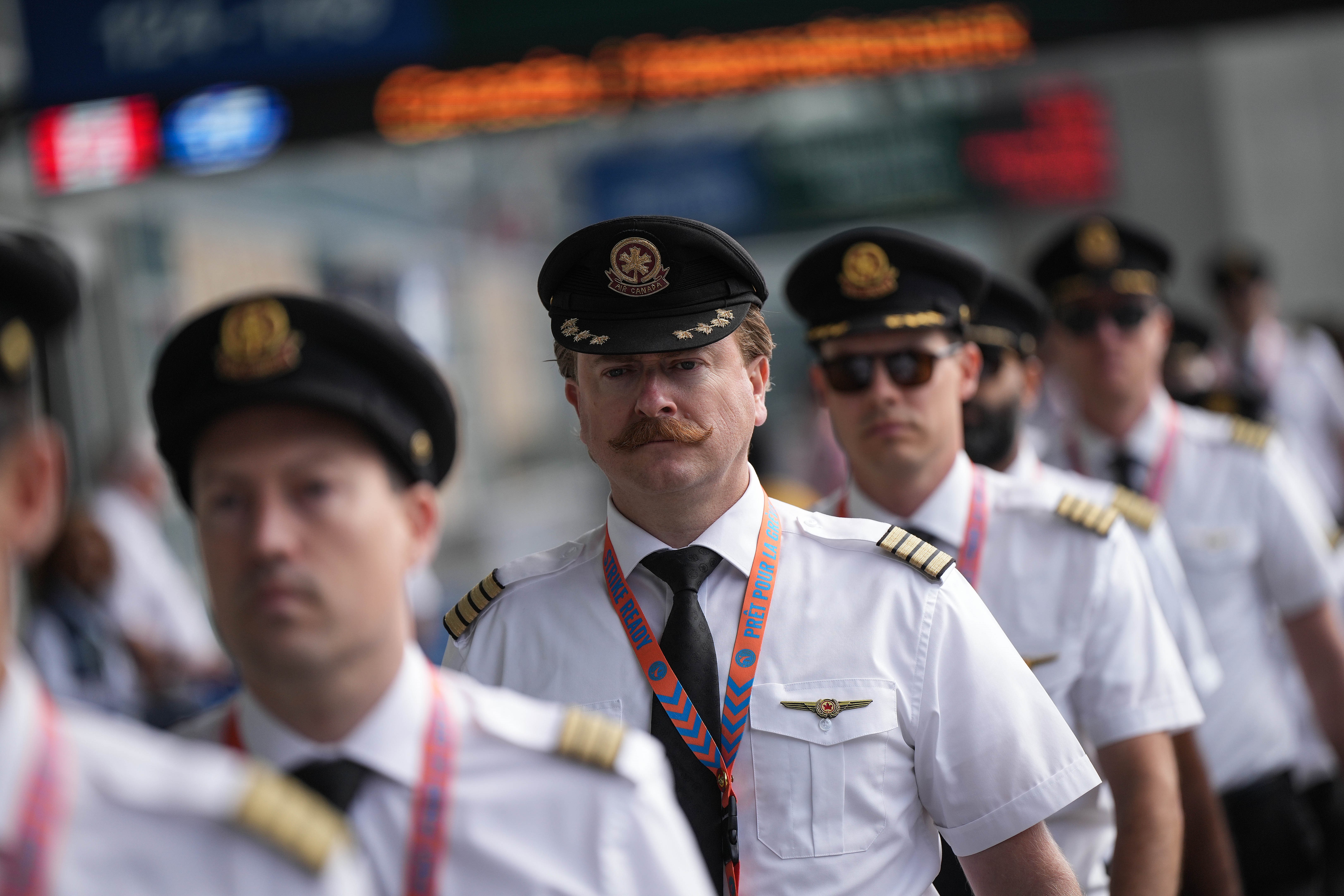 Air Canada pushing for government intervention as clock ticks on 