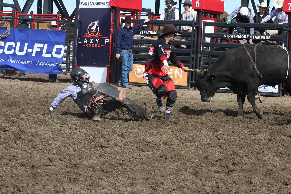 Gallery: bull riding competition crowns the 'Last Cowboy Standing ...
