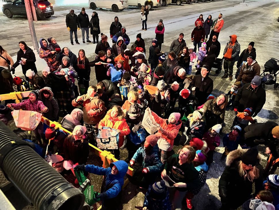 Downtown Carnduff Christmas draws crowds for a night of festive cheer ...
