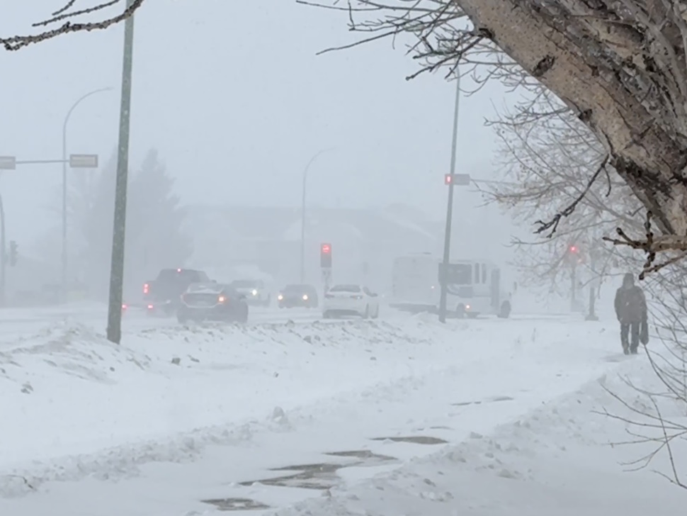 City crews working to clear roads as snow falls - DiscoverMooseJaw.com ...