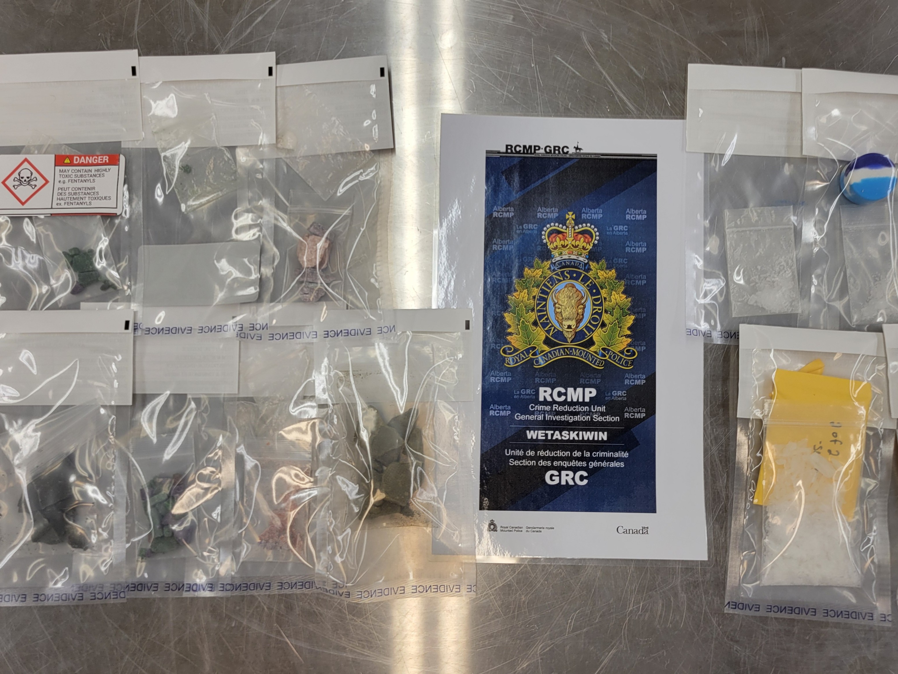 Four arrested during traffic stop, drugs and firearms seized ...