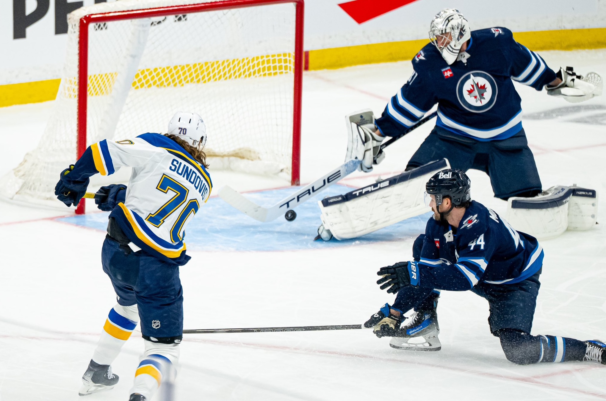 Scheifele exits early as Jets take Game 5 against Blues ...