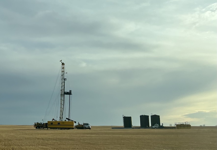 Province eases regulatory burden for service rig drivers - DiscoverEstevan . com - Local news , Weather , Sports , Free Classifieds and Business Listings for the Estevan , Saskatchewan