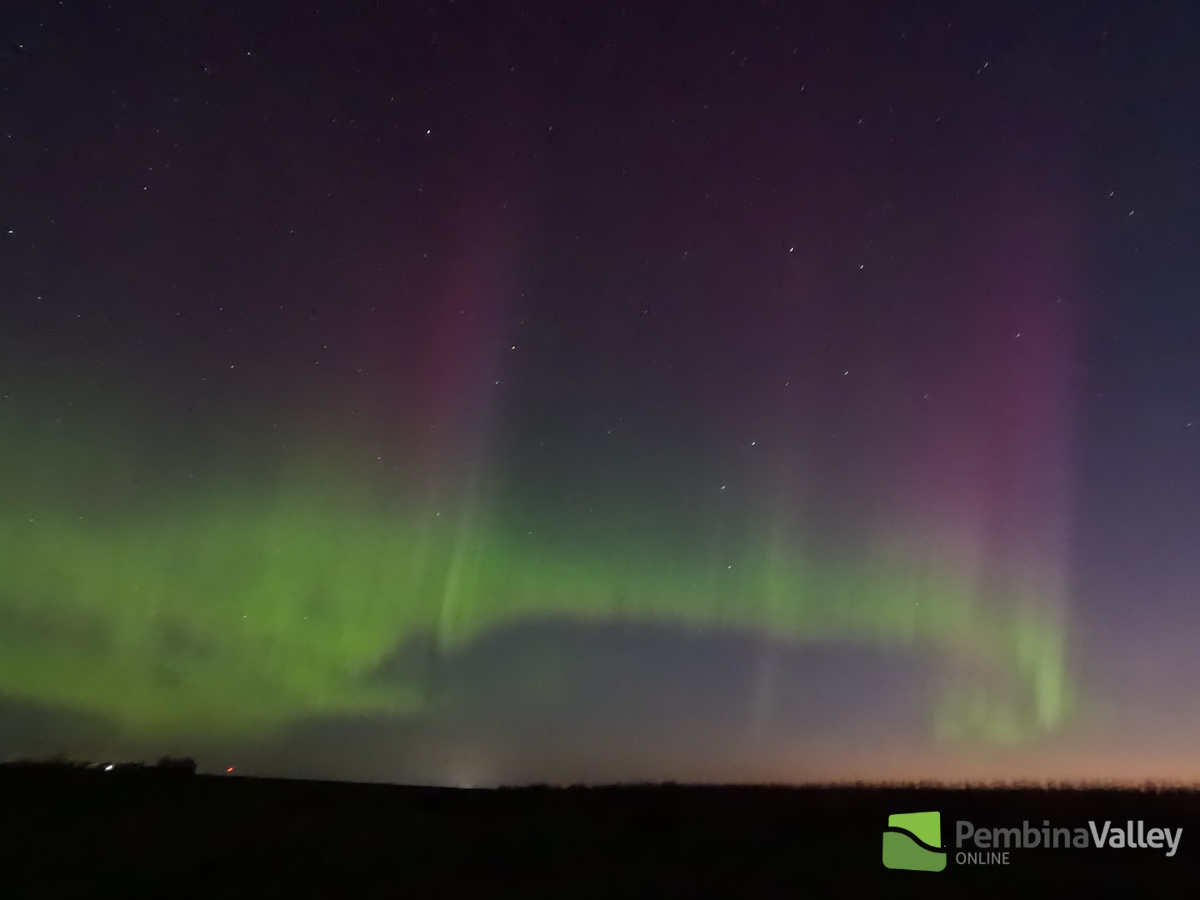 Stunning Northern Lights captured by photographer north of Morden ...
