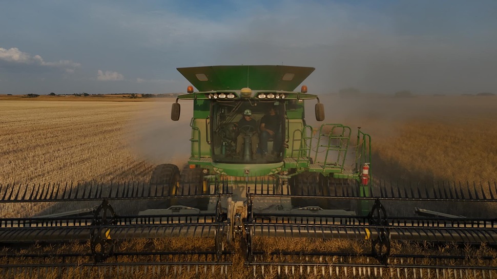 ExploreSask photo contest sees Herschel creator earn honourable mention for harvest video