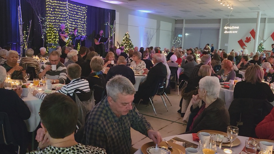 Community fills hall for Sunset’s Christmas Dinner of Hope