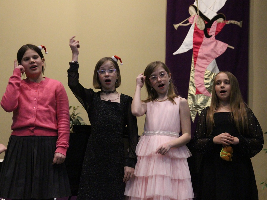 Music students share Christmas carols at holiday recital