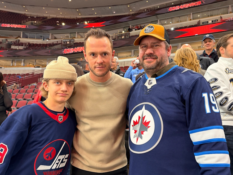 Steinbach resident attends emotional Jonathan Toews return in Chicago