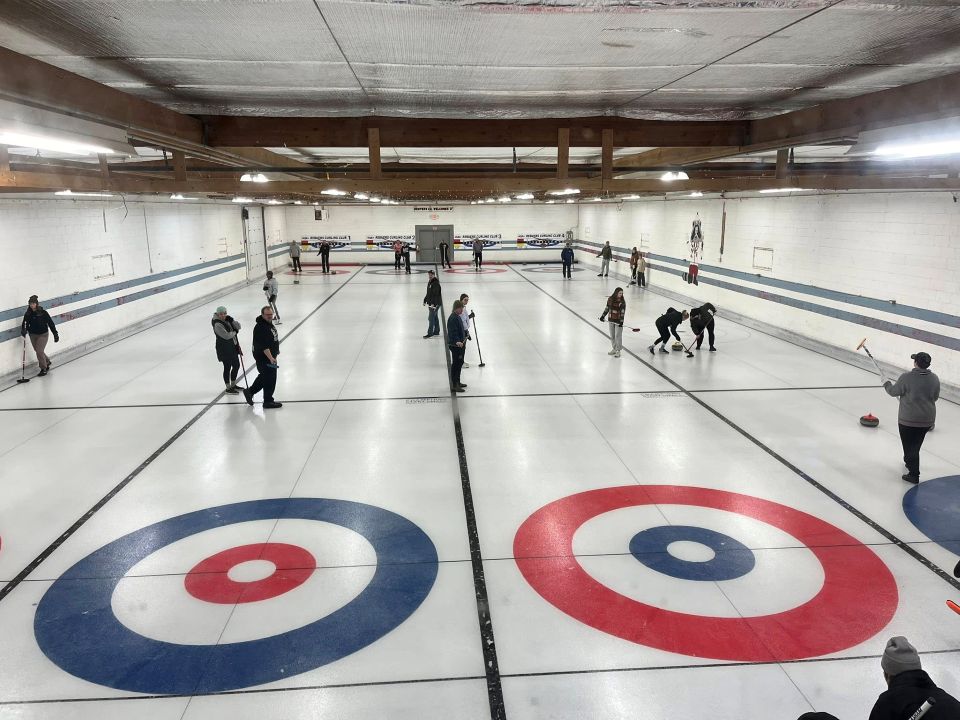 Redvers Rink roars back with Farmers and Friends bonspiel