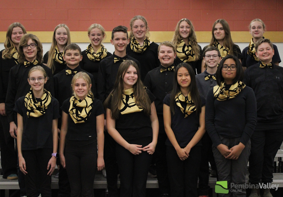 EMMS Jazz Choir spreads love through music