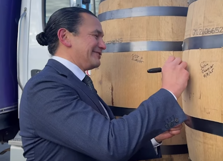 Manitoba Premier Champions Local Jobs and Clean Energy at Crown Royal Distillery, Urges Unity to Protect Canadian Workers