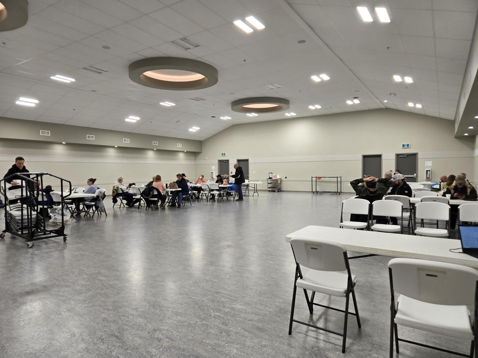 Oakville opens emergency shelter for stranded highway travellers - CHVNRadio : Southern Manitoba hub for local and Christian news , and adult contemporary Christian programming . 