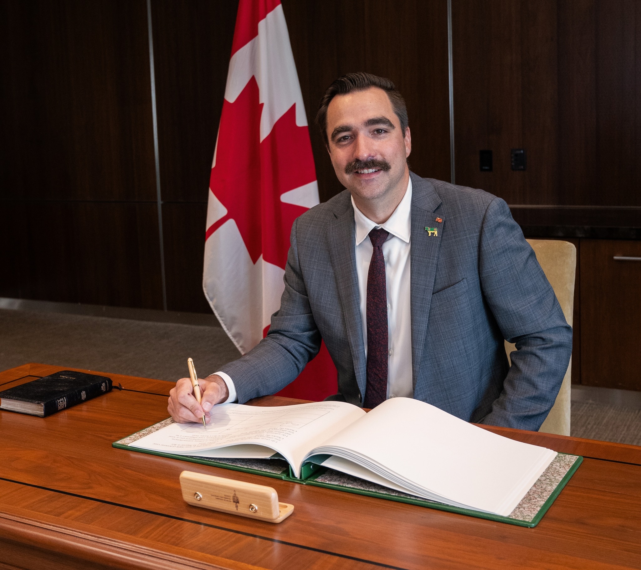 Patzer celebrates Poilievre successful leadership review - SwiftCurrentOnline . com - Local news , Weather , Sports , Free Classifieds and Job Listings