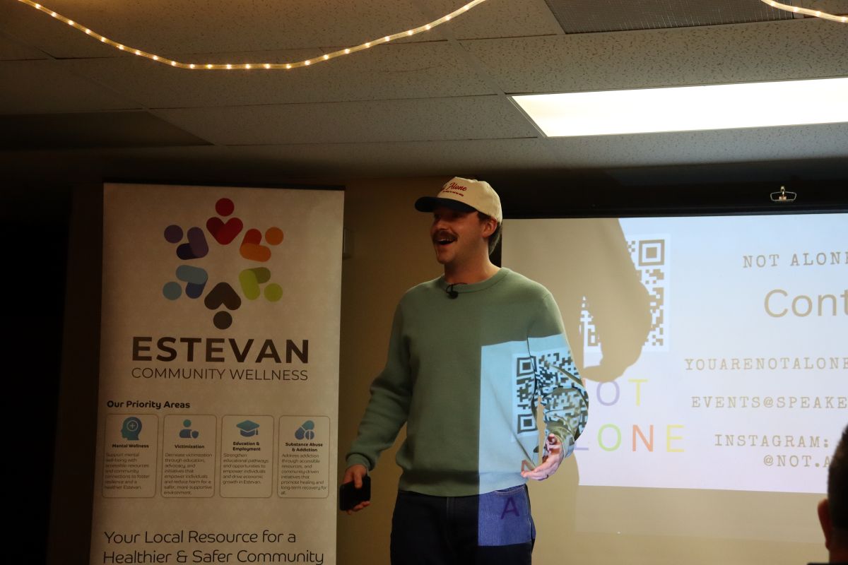 Tyler Smith shares experience with giref and struggles at community wellness dinner