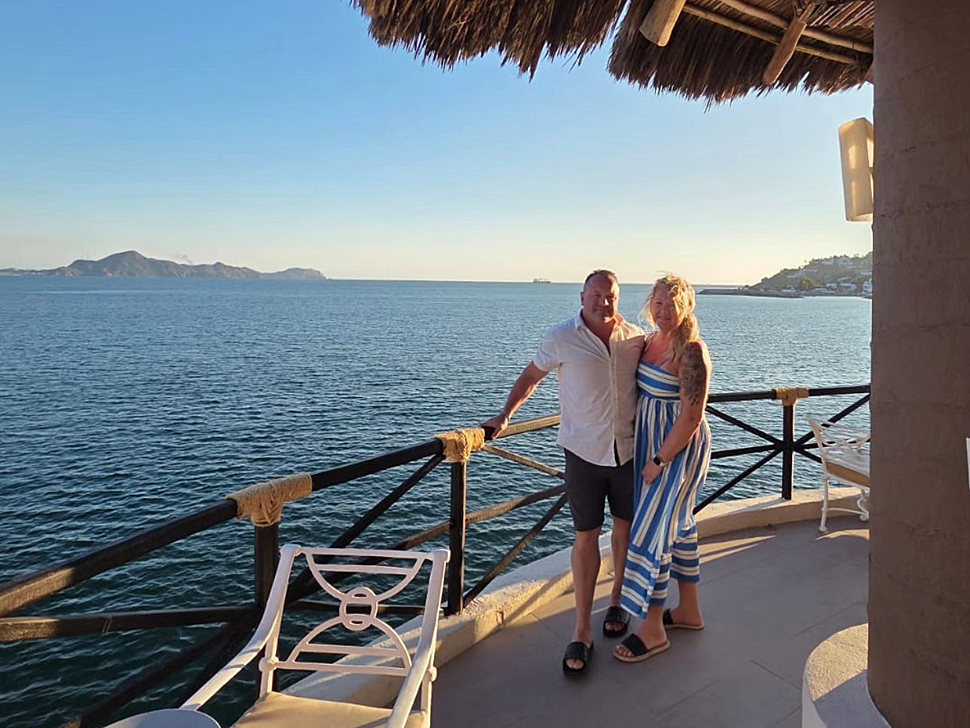 Former Steinbach couple stranded in Mexico stay calm after flight cancellations