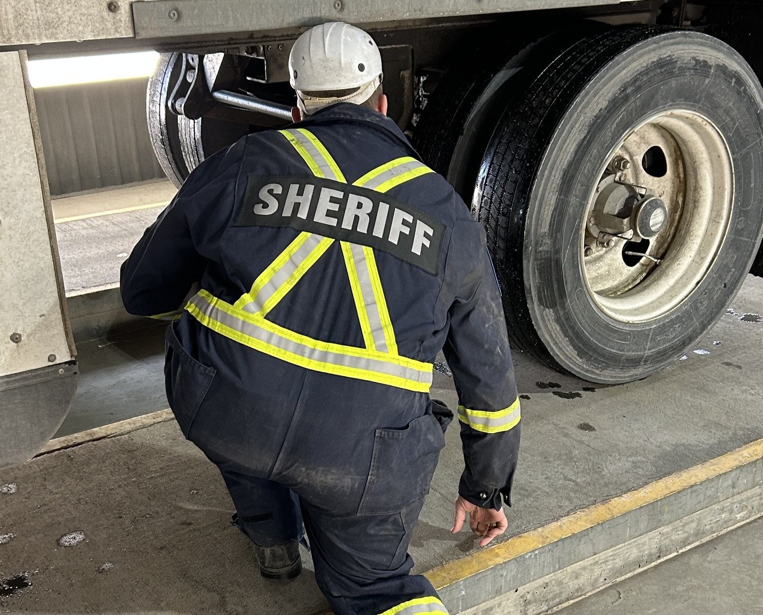Alberta sheriffs share how many trucks failed safety inspections in ...