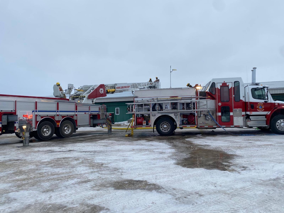 Fire Hogs Area fire depts work together to contain hog barn blaze north of Altona ...