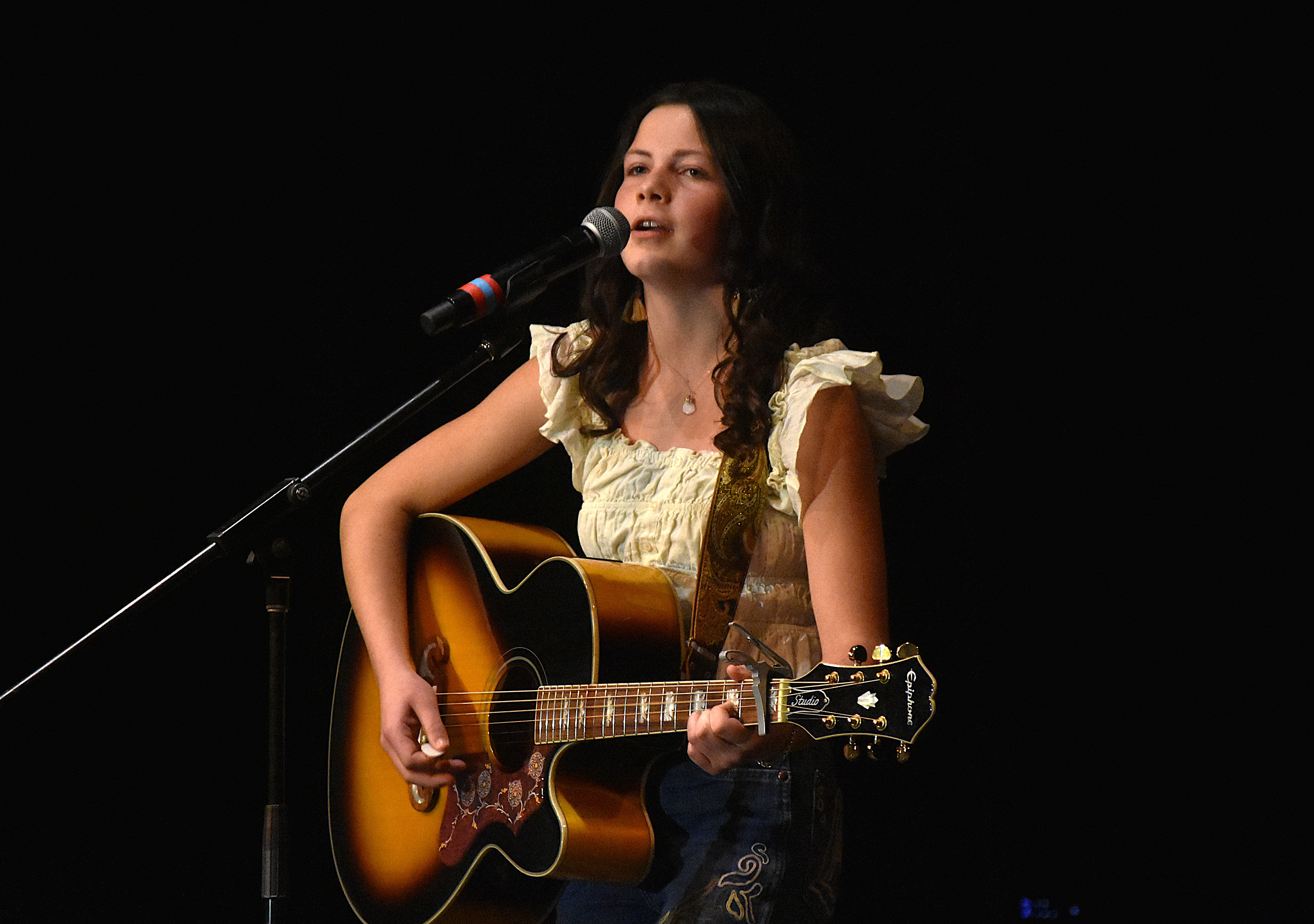 その他 Benock Amelia Amelia Paquette claims first at Okotoks' Got Talent
