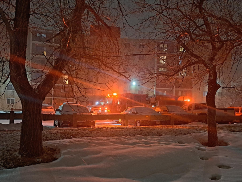 Firefighters battle evening blaze at Crestview apartment complex ...