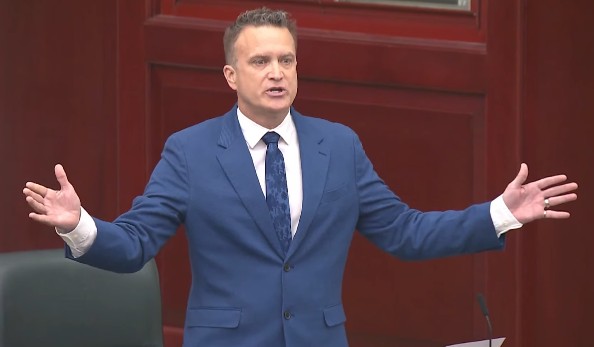 Guthrie reignites attack on government over recovery centre contracts