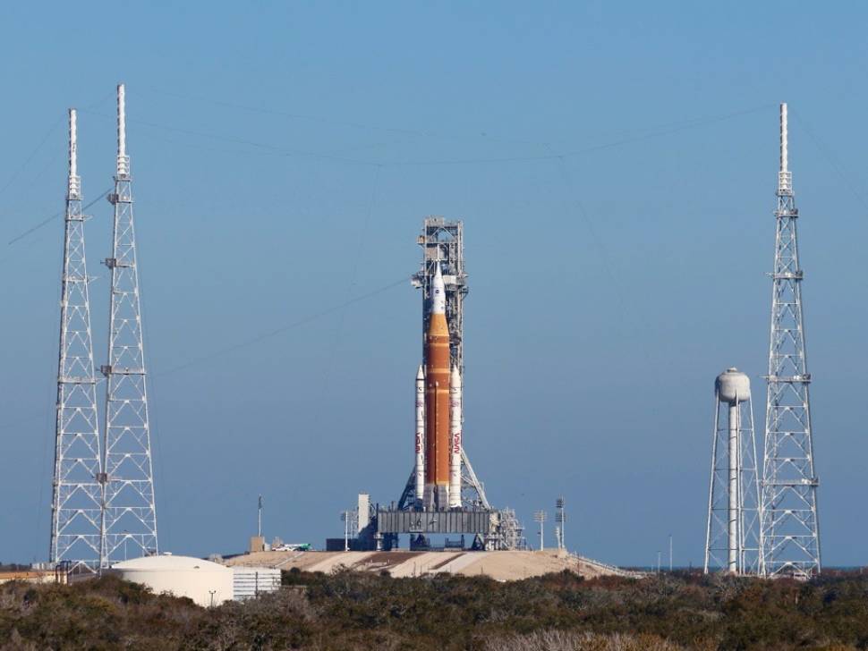 Local travelers share once-in-a-lifetime views of Artemis II