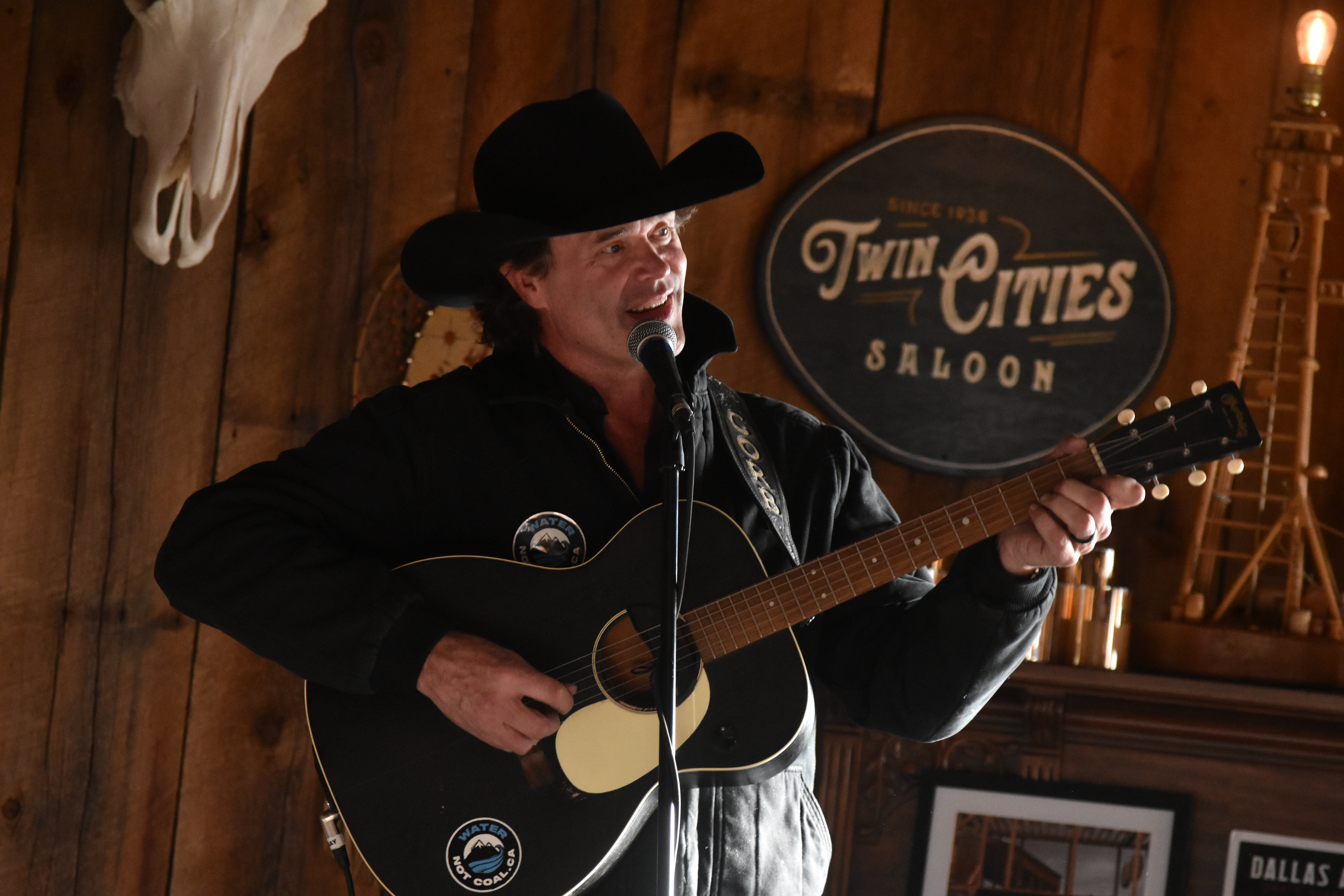 Corb Lund strikes a chord in Longview with anti-coal mining campaign ...