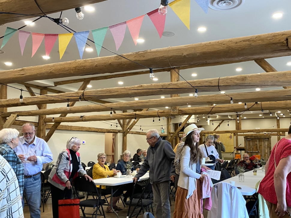 Komt aula trig nom Darp: Sposz Mut Zenn in Neubergthal for a Low German Event