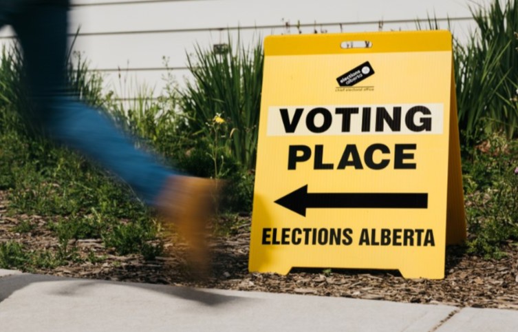 Vote-by-mail applications open for Alberta referendum