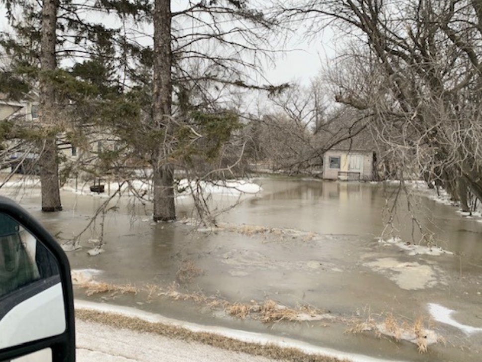 Ice jams, snowmelt raise flood risk in Parkland, Interlake