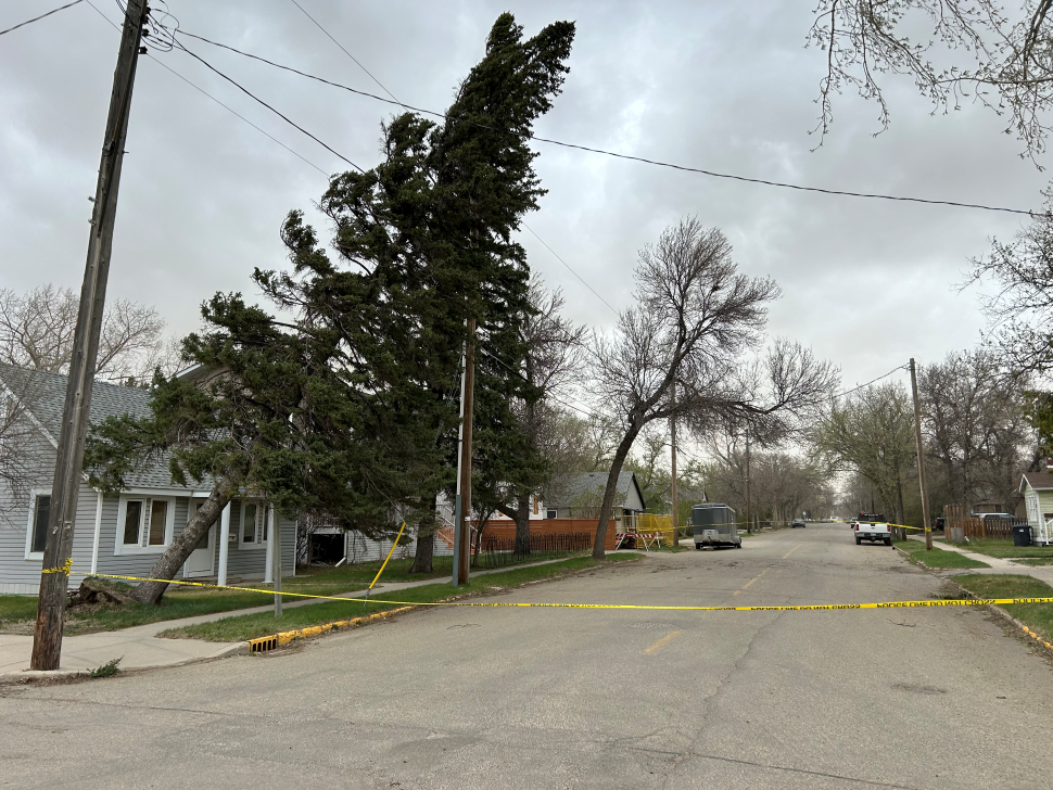 Wind, dust storm warnings active in Weyburn