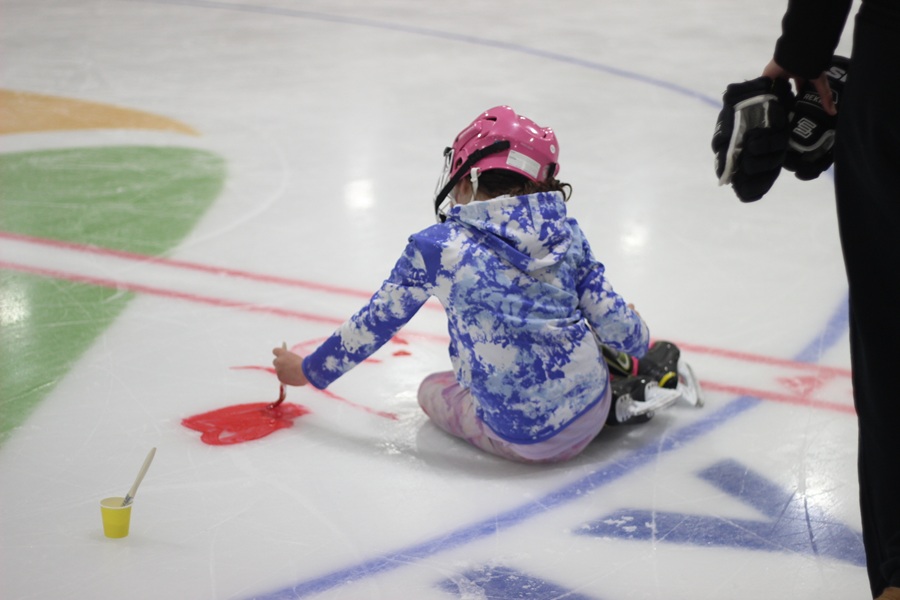 Paint the Rink brings dozens to the Strathmore Family Centre ...