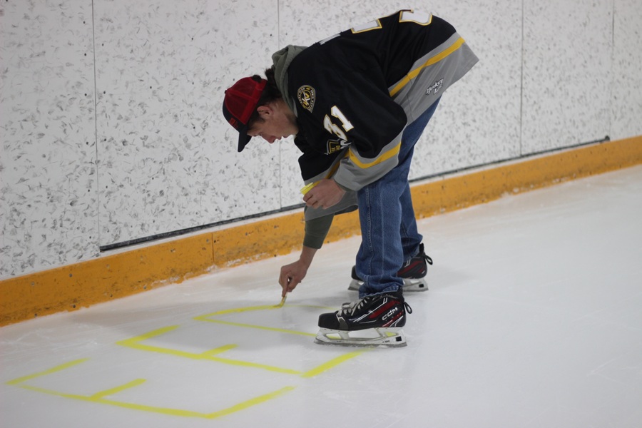 Paint the Rink brings dozens to the Strathmore Family Centre ...