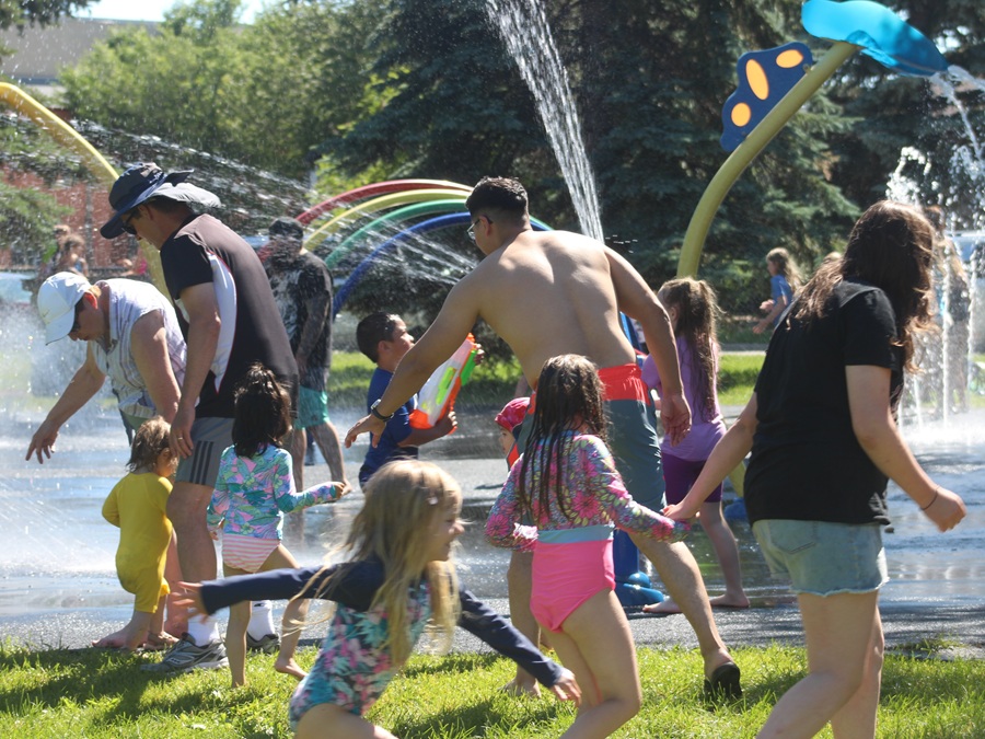 Strathmore Splash Park opens for the summer - StrathmoreNow.com - Local ...