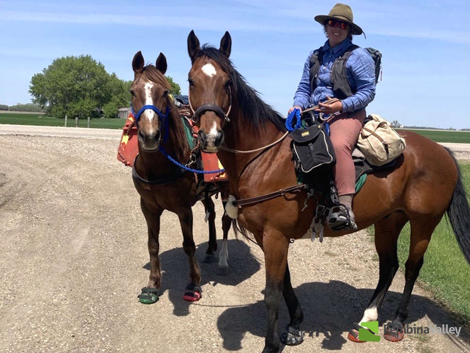 Australian horseback adventurer finds kindness and open roads in Southern Manitoba