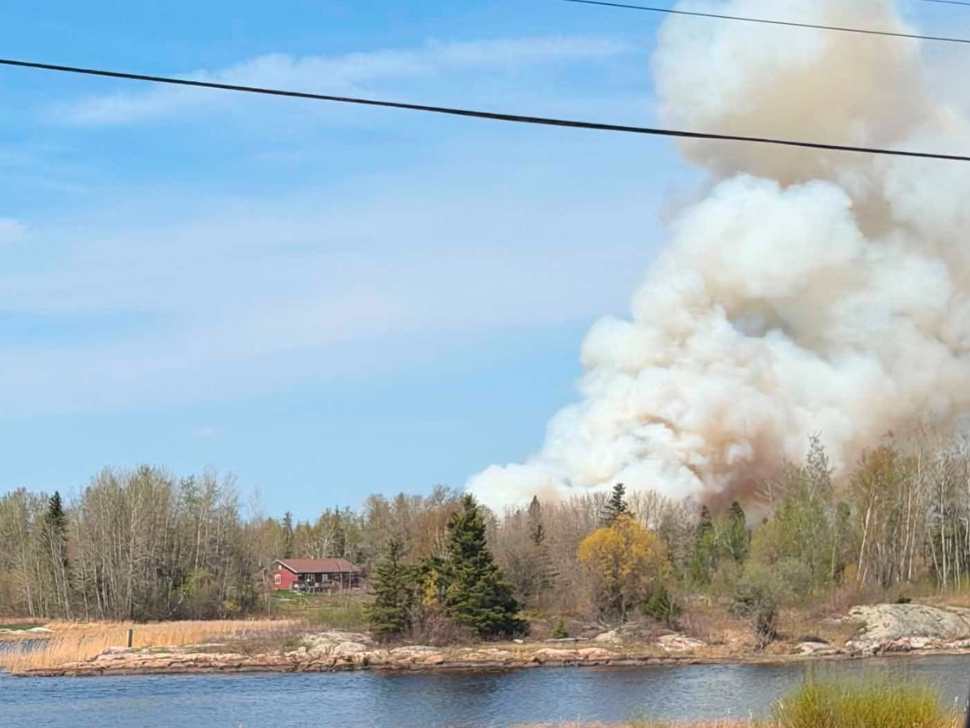 Wildfire prompts evacuation alert for Fort Island in Norway House Cree Nation