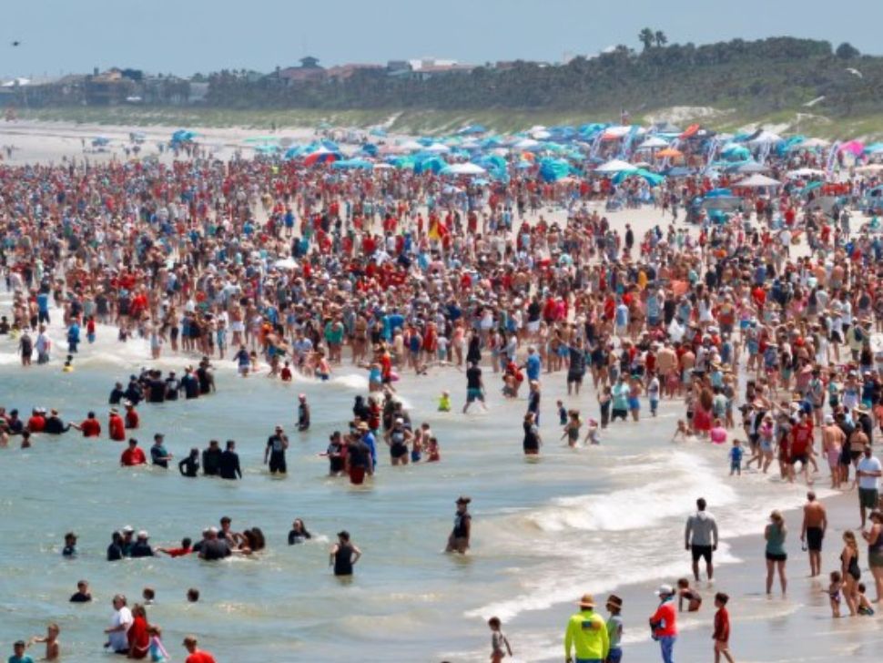 Over 2,500 people baptized in ocean off Florida coast