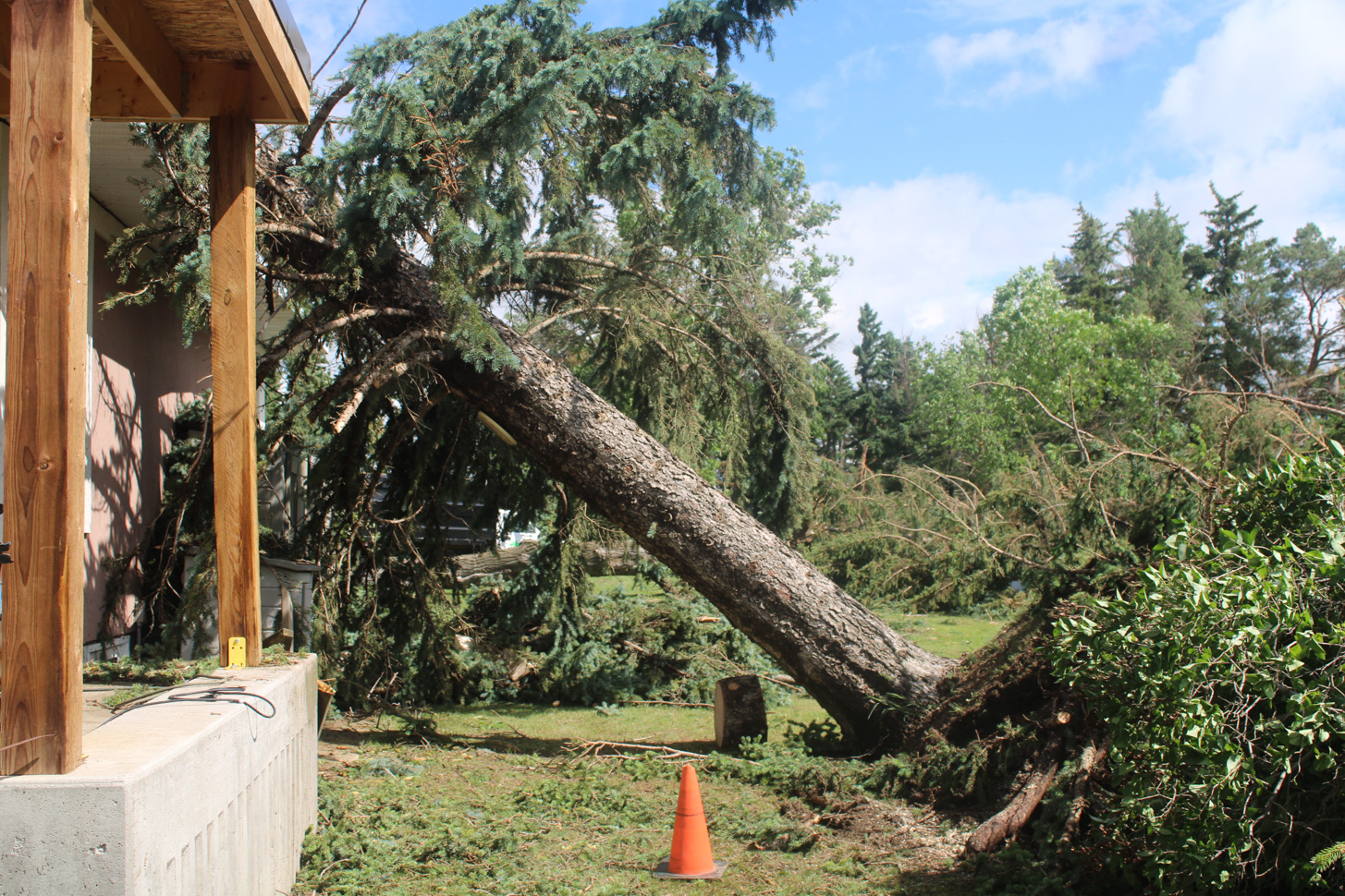 Beaubier rallies after powerful storm damages homes, knocks out power ...