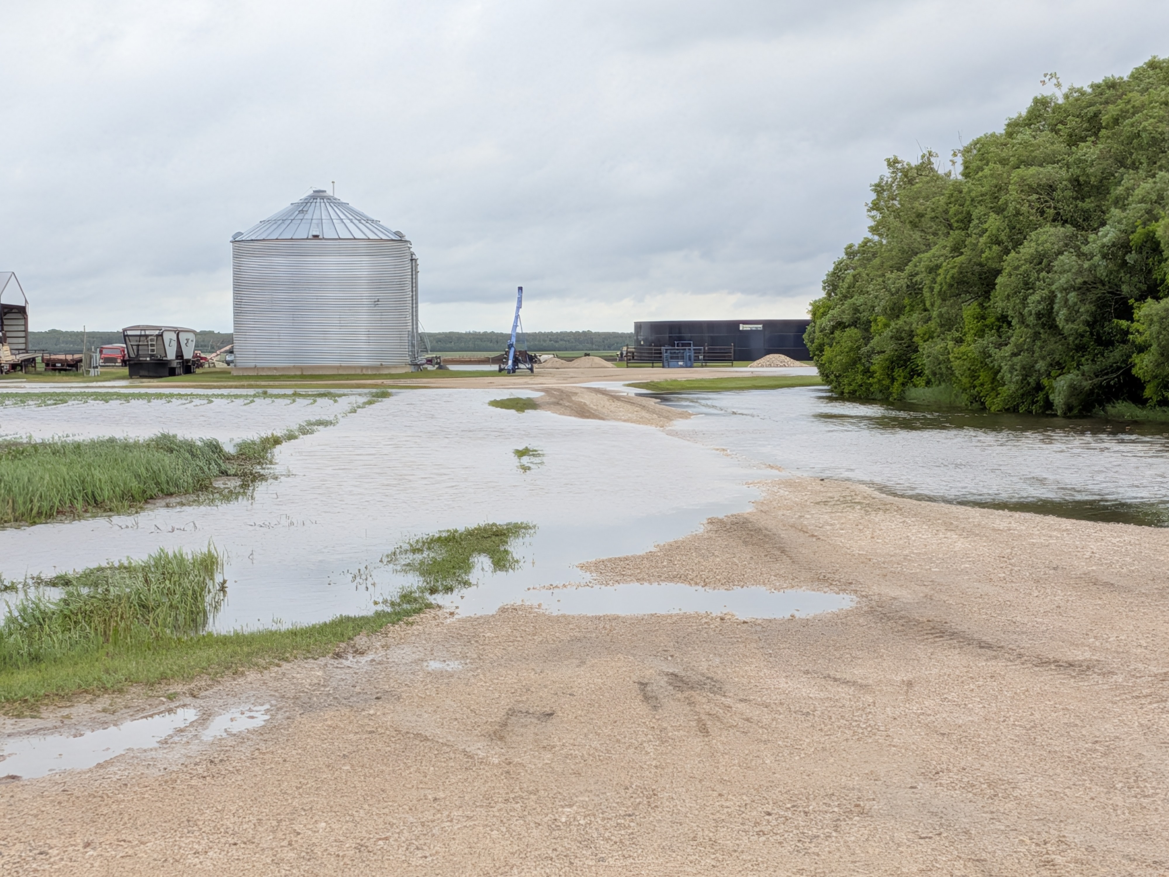 VIDEO: Historic flooding overwhelms Stonewall and Stony Mountain ...