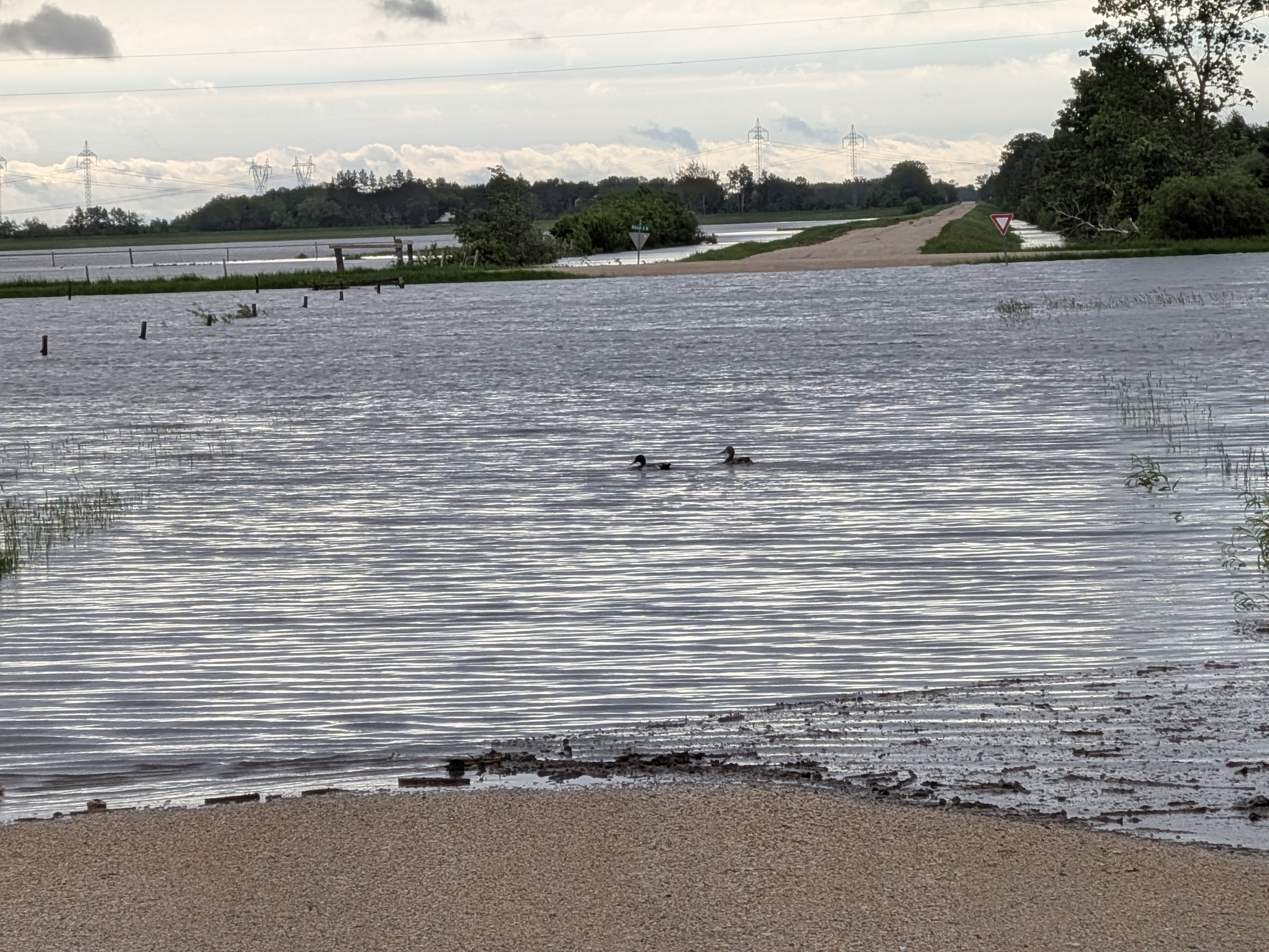 VIDEO: Historic flooding overwhelms Stonewall and Stony Mountain ...