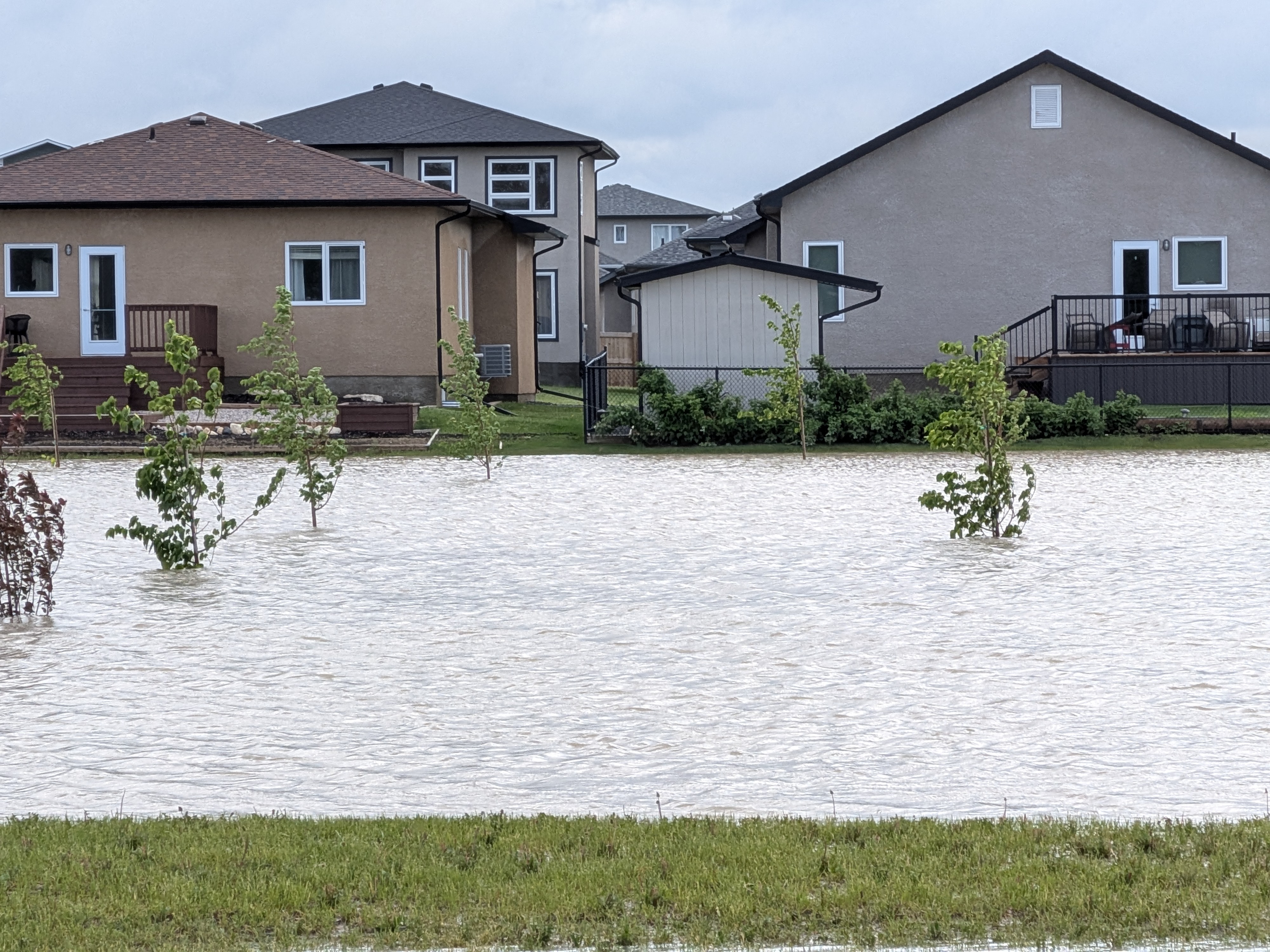 VIDEO: Historic flooding overwhelms Stonewall and Stony Mountain ...
