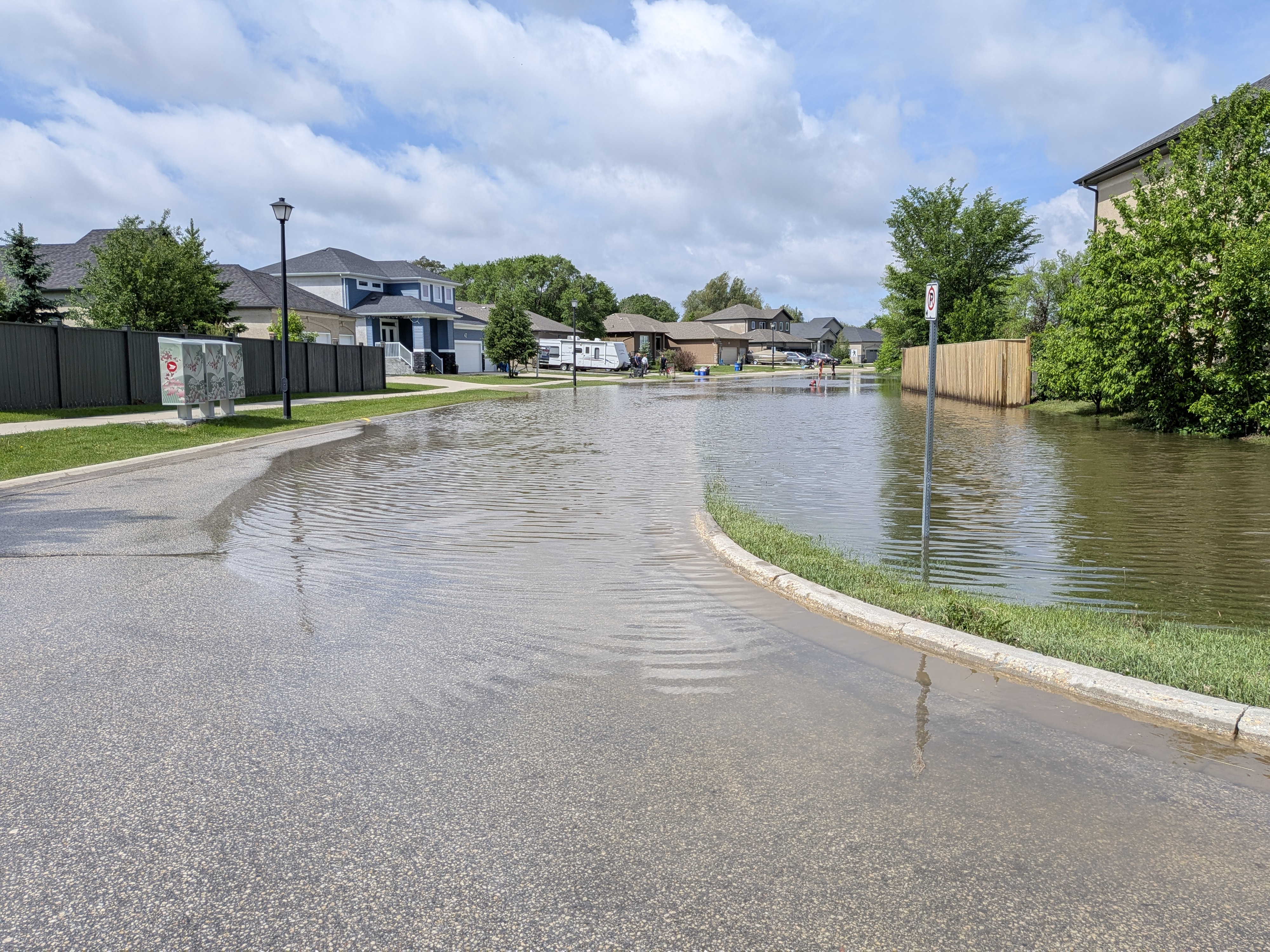 VIDEO: Historic flooding overwhelms Stonewall and Stony Mountain ...